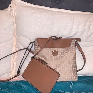 a tommy hilfiger purse